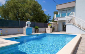 3 Bedroom Amazing Home In Vinovac